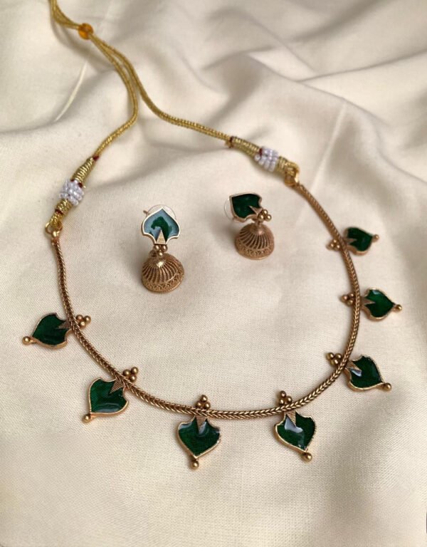 Traditional Palaka short Necklace set
