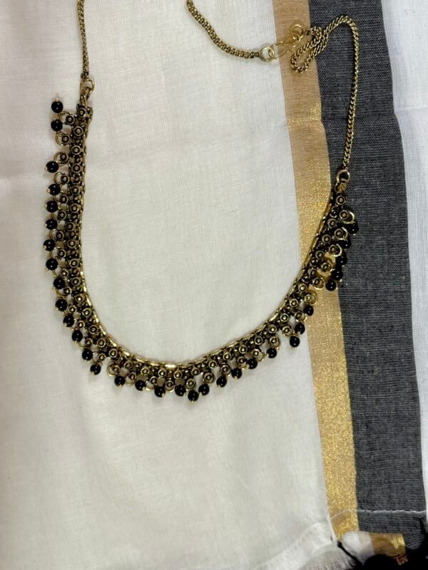 Mehandi Polish Necklace With Black Beads