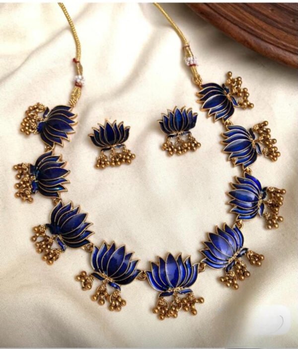 Neela Thamara Lotus Choker Set