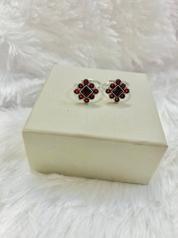 Maroon Stone Gulabi Minchi- Adjustable Toe Ring