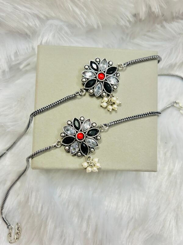 Flower Anklet with Pearls -Black & White Anklet